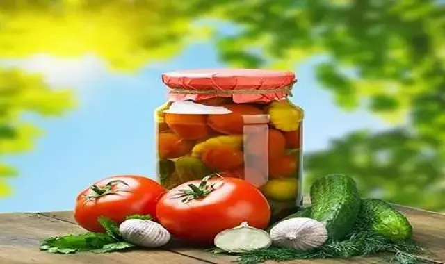 ترشی خیار و گوجه فله ای قیمت مناسب در لنگرود کد 66