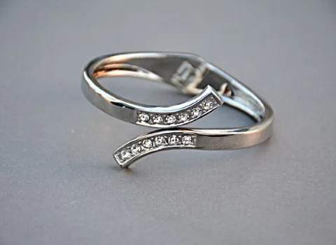 قیمت خرید انگشتر نقره زنانه + آموزش