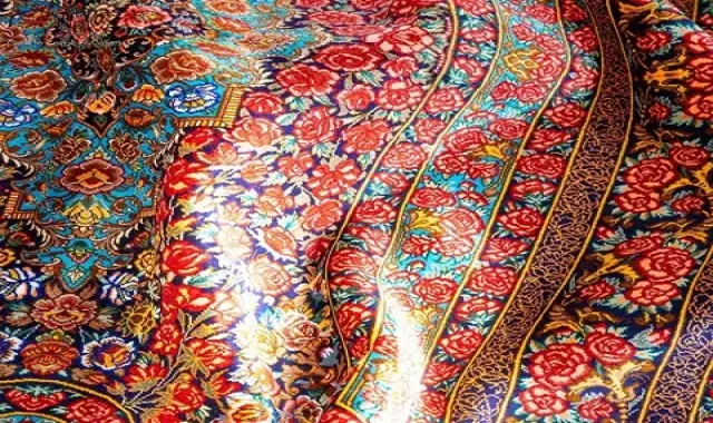 فرش تمام ابریشم ۹ متری؛ دستباف ماشینی 3 طرح قابی لچک طاووس