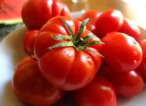 گوجه فرنگی اصفهان؛ گلخانه ای بافت سفت حاوی Vitamin