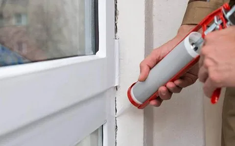 چسب سیلیکون قرمز؛ عایق حرارتی صوتی روشویی سطوح سنگی (پلاستیکی شیشه ای)