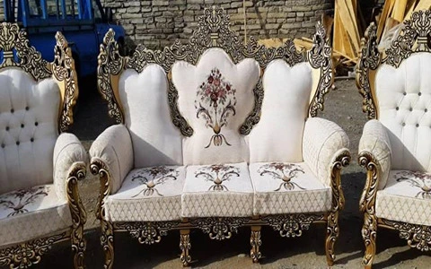 مبل سلطنتی شیری طلایی؛ پایه چوبی فلزی 3 جنس مخمل چرم کتان