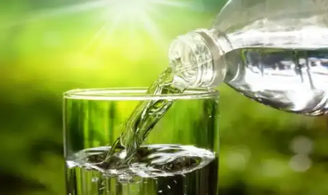 قیمت خرید آب معدنی + مزایا و معایب