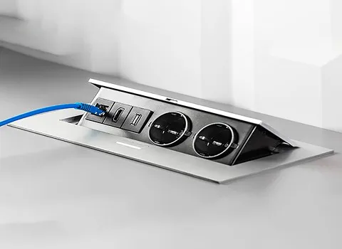 پریز برق توکار ایران؛ ضد آب کاهش برق گرفتگی دارای پورت شارژر وایرلس