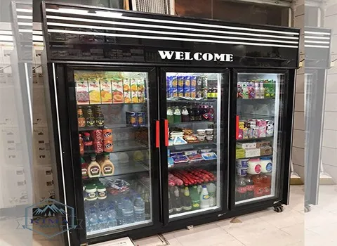 یخچال ویترینی سه درب ایستاده؛ استیل گالوانیزه مناسب محل کار