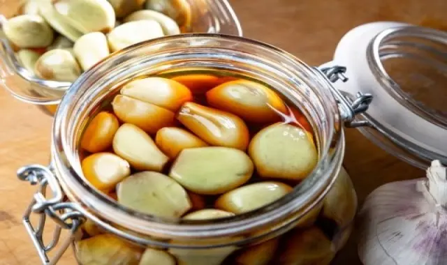 ترشی سیر پوست کنده؛ آنتی اکسیدان جلوگیری ریزش مو کاهش کلسترول Vitamin B C