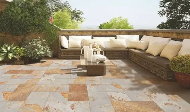 سنگ تراورتن کف حیاط؛ عایق صدا دکوراتیو سفید کرم 60*60 سانتی متر