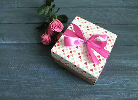 جعبه کادویی کوچک؛ جنس مقوایی چوبی طلقی 3 شکل مربعی مستطیلی قلبی