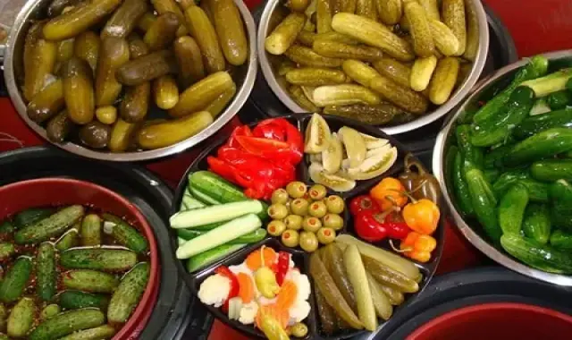 ترشی خیارشور حلقه ای؛ اشتها آور درمان سرماخوردگی حاوی ویتامین (K C A)