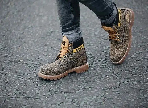 کفش ایمنی در اصفهان؛ روکش چرم لایه نرم راحت مناسب (کوهنوردی آتشنشانی)