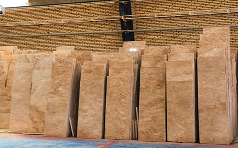 سنگ تراورتن عسلی حاجی آباد؛ موج دار با دوام (قابلیت برش سوراخ کاری) ضد خوردگی