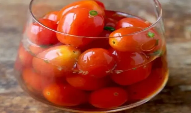ترشی گوجه فرنگی خانگی؛ دارای آنتی اکسیدان ویتامین K