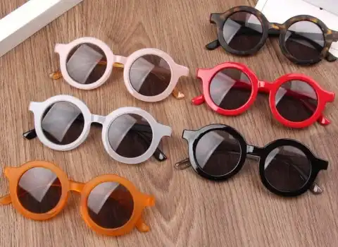 راهنمای خرید عینک دودی بچه گانه + قیمت عالی