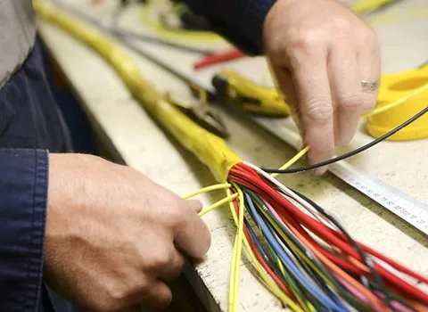 سیم و کابل پویان شیراز؛ روکش دار (ضد گرما رطوبت) انتقال برق