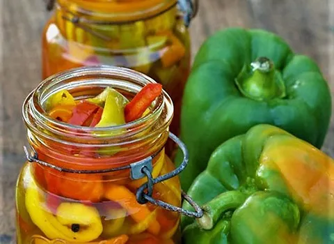 ترشی فلفل؛ دلمه ای سیاه سبز حاوی ویتامین ث درمان جوش