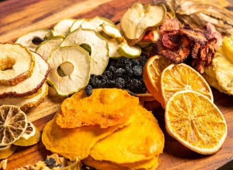 میوه های خشک تابستانی؛ زردآلو شاه توت طالبی 2 طعم شیرین ترش