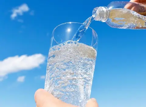 آب معدنی گازدار همراه با توضیحات کامل و آشنایی