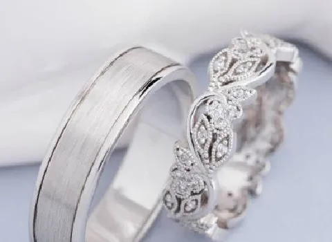 قیمت انگشتر نامزدی نگین دار طلا