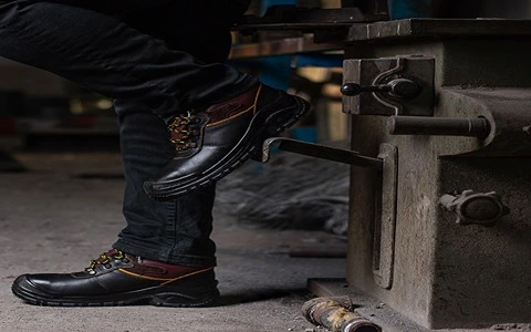 خرید جدیدترین انواع کفش ایمنی چینی