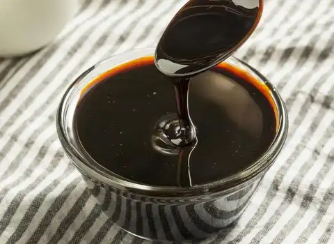 بهترین زمان مصرف شیره توت + خواص