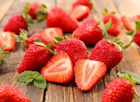 قیمت توت فرنگی و خواص آن + پخش تولیدی عمده کارخانه