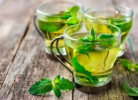 قیمت خرید عرق یونجه زرد + خواص، معایب و مزایا