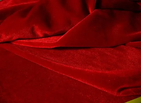 پارچه رومبلی مخمل زرشکی؛ بادوام ساده جنس الیاف بدون پرز