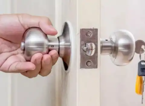 قیمت خرید قفل درب چوبی + خواص، معایب و مزایا