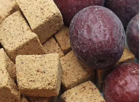 حبه عناب خرما؛ طبع گرم قهوه ای کمرنگ بهبود عملکرد گوارش