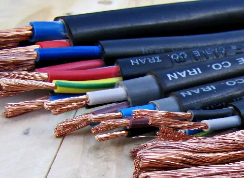 سیم و کابل هدایت مشهد؛ روکش عالی ولتاژ عبوری مشخص PVC