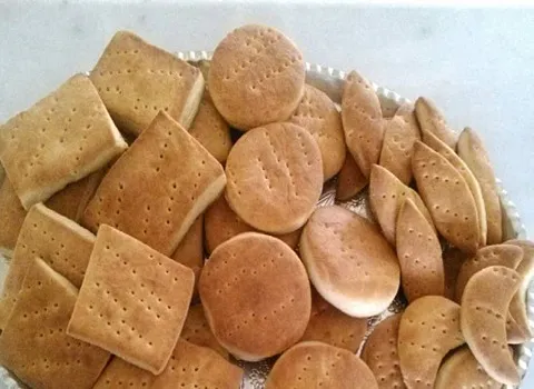 کلوچه سنتی بندرعباس؛ ساده گردویی کشمشی حاوی روغن گیاهی 1 کیلویی