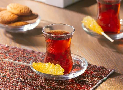 خرده نبات؛ زعفرانی سفید شیرین طبع گرم درمان دل درد candy