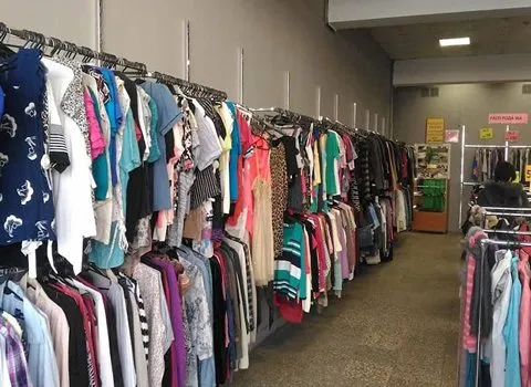 پوشاک در گناوه؛ پارچه طبیعی کشسانی شامل بلوز شلوار تیشرت