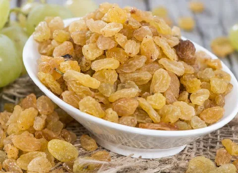 کشمش انگور عسگری؛ طبع گرم بدون هسته 2 رنگ طلایی قهوه ای