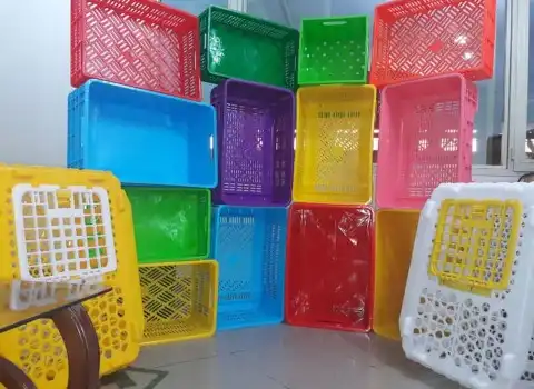 سبد حمل مرغ کشته؛ جنس پلاستیک مقاوم رنگ (سفید زرد قرمز)