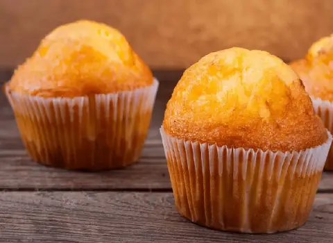 کیک یزدی اسفنجی؛ بافت نرم آرد سفید بکینگ پودر پذیرایی نذری