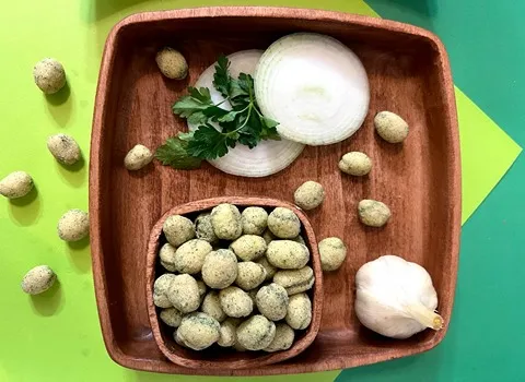 بادام زمینی روکش دار با طعم پیاز جعفری؛ نمکی فلفلی پنیری فله بسته بندی