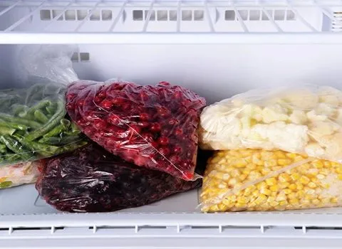 کیسه فریزر نیم کیلویی؛ رولی زیپی تقویمی شفاف خاصیت کشسانی