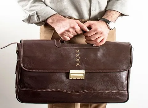 کیف اداری مردانه چرم؛ جا دار رسمی دانشگاهی دیپلمات کلاسیک 2 حالت (دستی دوشی)