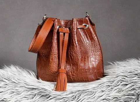 کیف چرم بزرگ؛ شتری مشکی سفید طبیعی (کیف اداری کوله لپ تاپ)