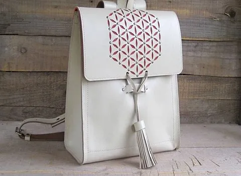 کیف چرم سفید؛ اصل زیپی دکمه ای مقاوم دارای آستر محافظ