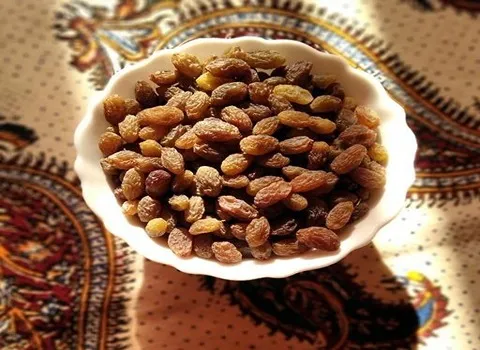 کشمش سایه خشک درجه یک؛ انگور سبز بدون هسته بافت نرم