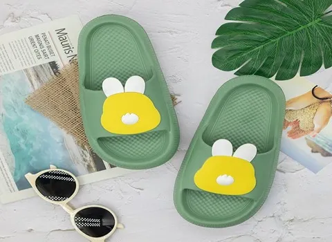 دمپایی دخترانه اسپرت؛ چرمی پلاستیکی فومی دارای کفی نرم محکم