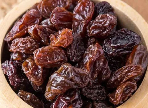 کشمش هسته دار؛ آفتابی تیزابی درشت رنگ (قهوه ای تیره روشن)