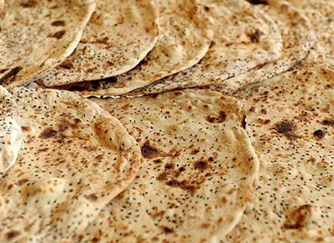 نان خشک سنتی؛ آرد گندم تنور هیزمی فیبر آهن ویتامین B