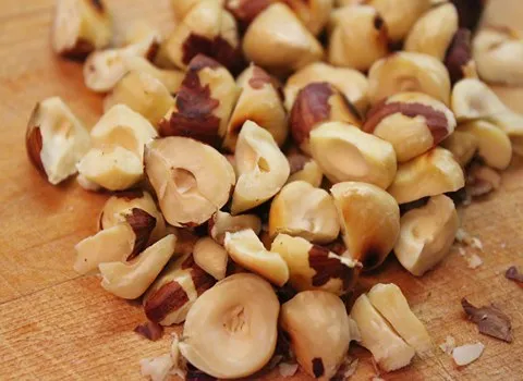 قیمت مغز فندق درشت + مشخصات بسته بندی عمده و ارزان