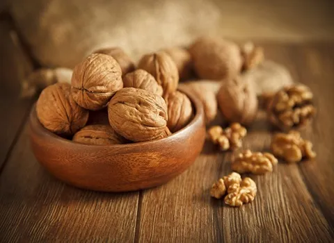 گردو گلخانه ای؛ درشت بیضی مغز سفید چرب (Iran)