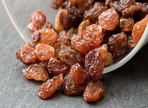 کشمش آفتابی ملایر؛ دودی تیزابی 500 گرمی 2 رنگ (زرد سبز)