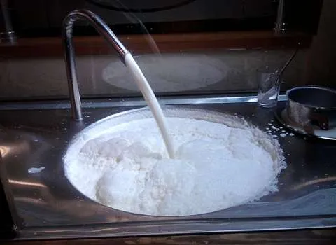 قیمت خرید دستگاه دوغ ساز برقی + خواص،معایب و مزایا