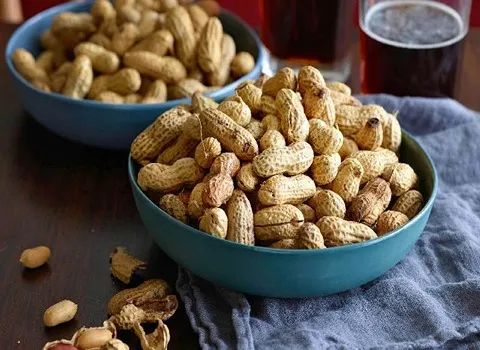 بادام زمینی خام با غلاف؛ کرمی پوسته قرمز 2 طعم شیرین تلخ